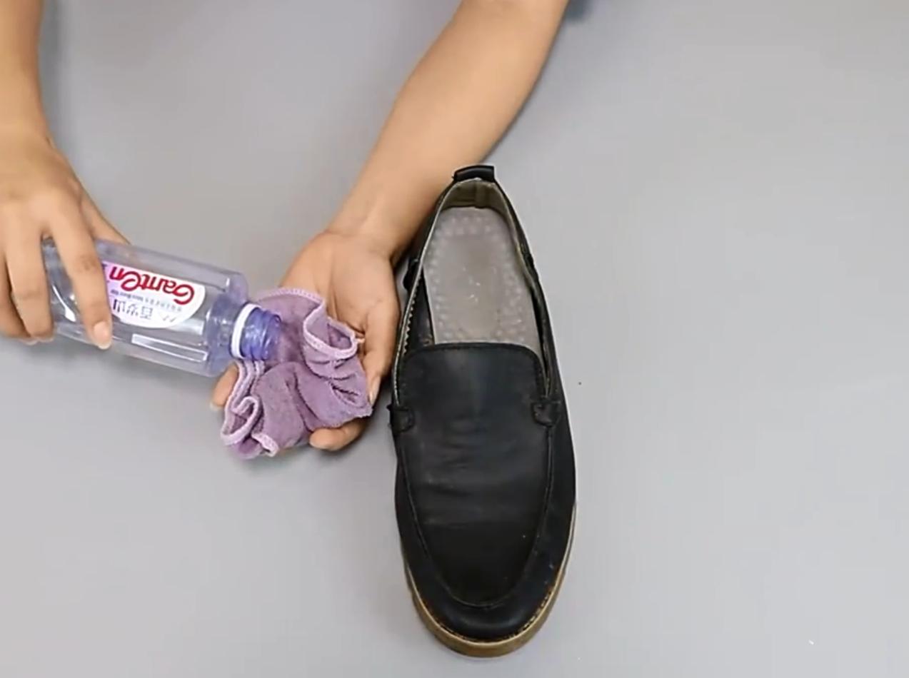 新鞋子前面挤脚怎么回事,老爹鞋鞋子前面挤脚怎么处理