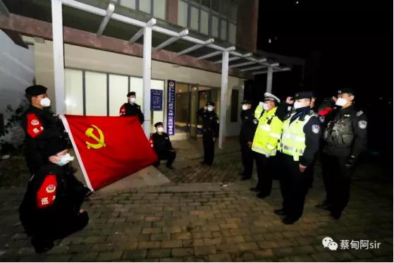 援鄂医护表白民警,硬核圈粉小护姐表白汉警小哥