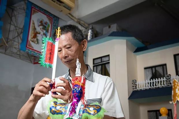 纸扎登上巴黎设计周,巴黎时装周纸扎