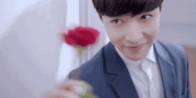 意大利女人的美，都在这一瓶玫瑰水里