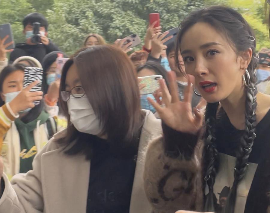 杨幂近期照片发型,杨幂生图曝光颜值