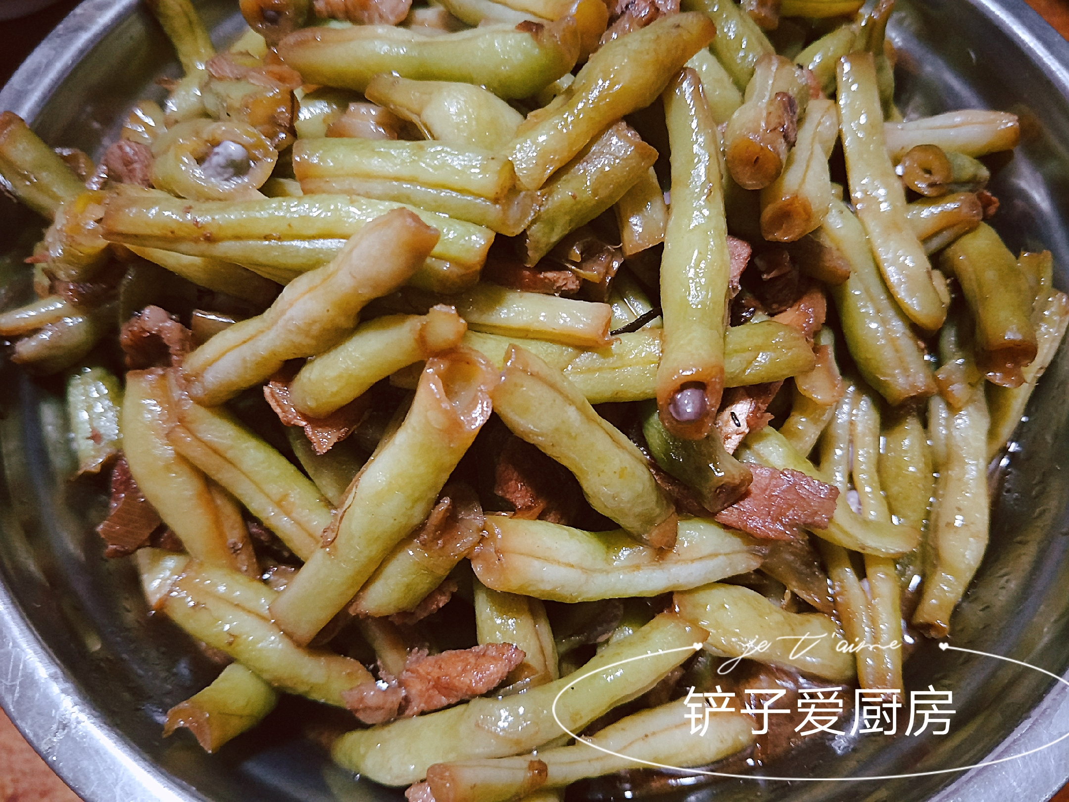 宝妈坚持清淡饮食，长期下来刮油减脂，从140斤瘦到99斤