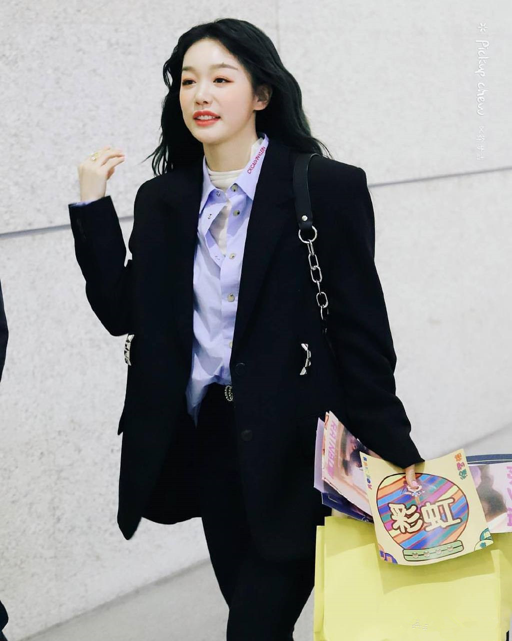 徐梦洁告别完整版,徐梦洁黑色西装戴墨镜搭配