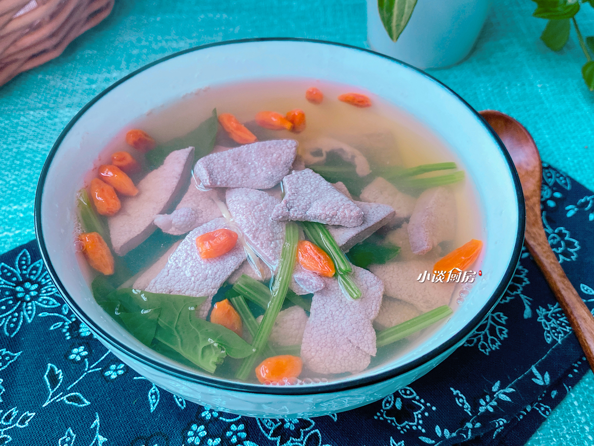 用眼多度，记得喝这碗“护眼汤”，富含维生素A，学生*党**要常喝