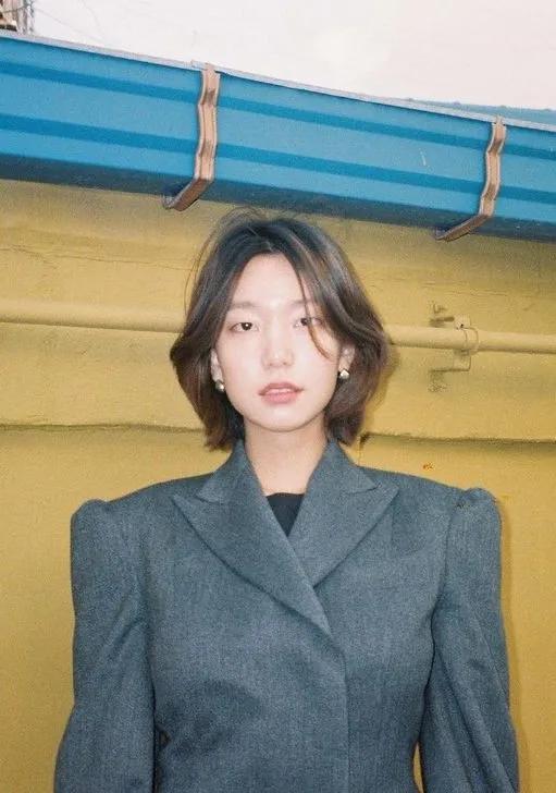 这个被嘲矮的超模火了！一脸硬伤，为啥还被Dior、Prada抢着宠？