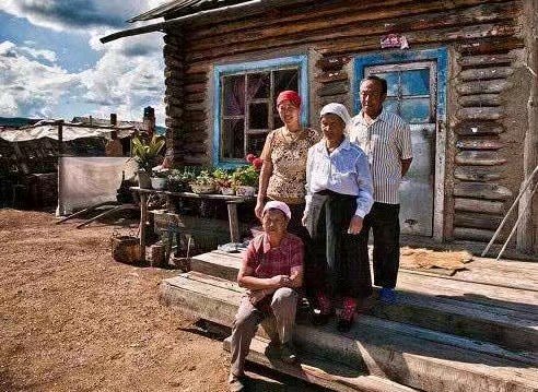 中国混血村当地到处遍布白人美女,金发碧眼的中国混血村