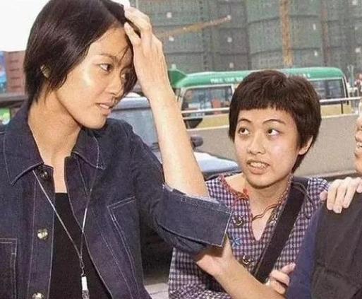 亿万富豪给孙子留下200亿遗产,富豪赠送700亿继子