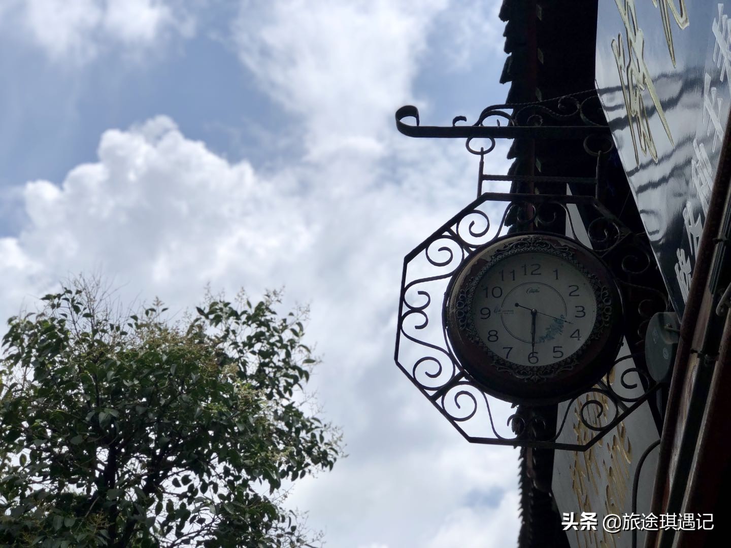 开封真正的千年老街，随着商业化入侵，老书店能否战胜铁板鱿鱼？