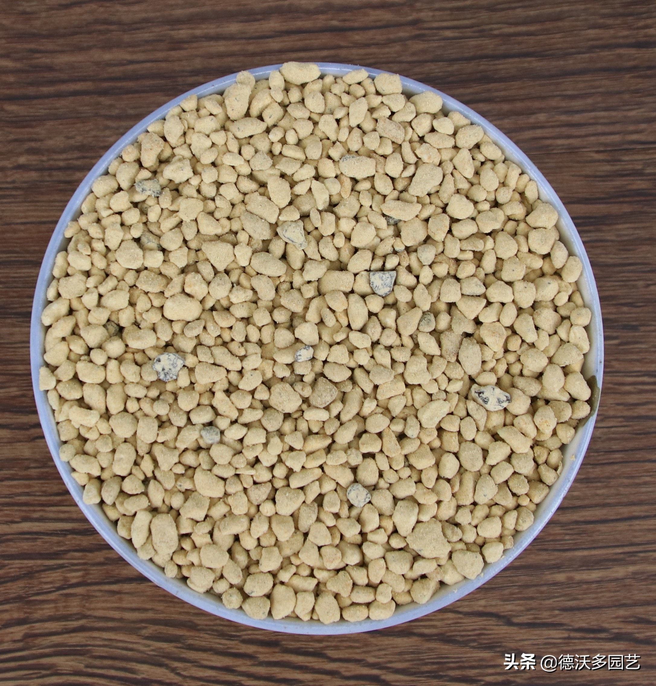 鹅卵石铺面石和麦饭石哪个好,硅藻土和麦饭石哪个铺面好