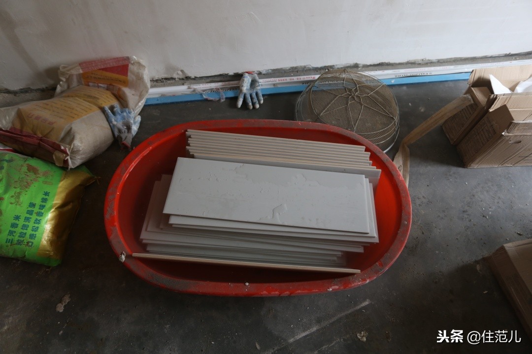 砌墙居然用牛皮纸,这是什么骚操作?