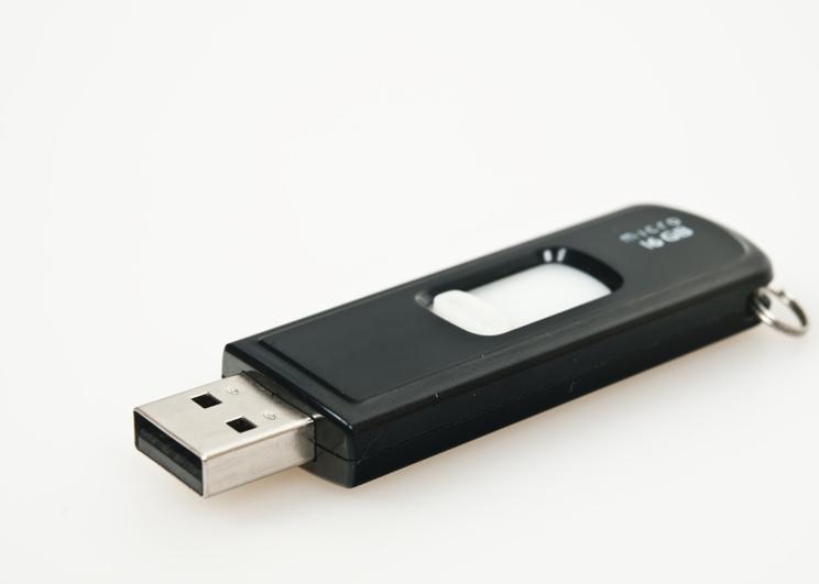 为什么视频文件放不进u盘,文件过大放不到u盘怎么办