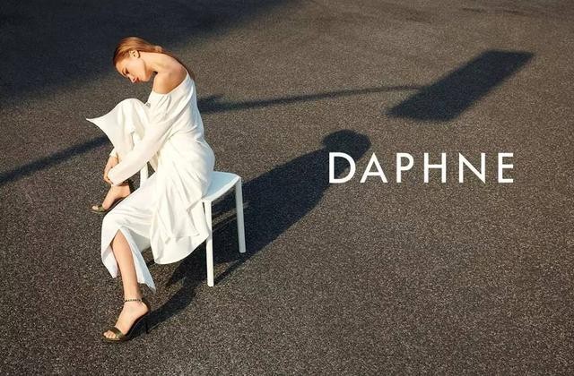 达芙妮40年轮回，充满家族内斗、明星豪门、资本掠食等，一场大戏