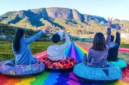 网红玩七彩滑道,广东彩虹滑道网红游乐