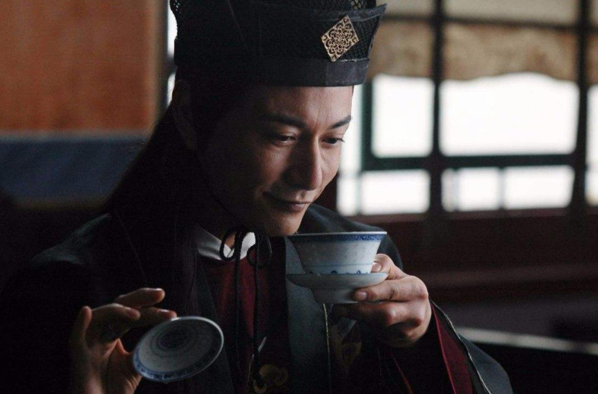 偌大的一个皇宫，却没有一个厕所，皇上如何解决问题？