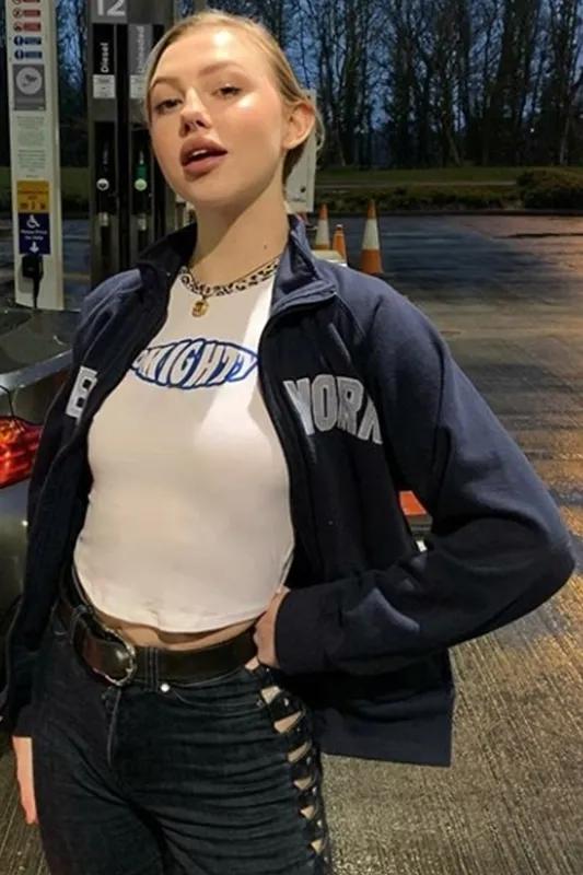 时尚卫衣穿搭技巧,最简单的卫衣穿搭