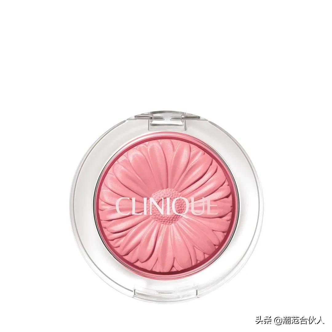 忘记涂腮红了,不想涂腮红