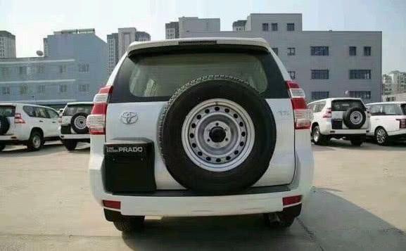 四十万入手辆低配手动版普拉多，打开车门，车主顿时感到不自在了