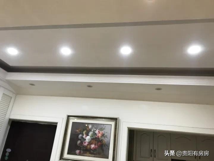 家里装修射灯好还是筒灯好,家装如何选择筒灯和射灯