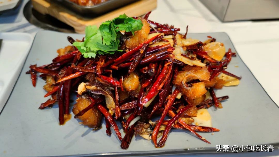 “尚羴羊”你们谁认识第二个字？据说他家双眼皮女生进店就送娃娃