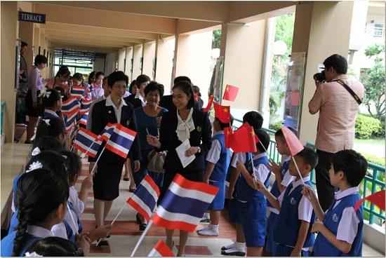 在泰国留学实习工作怎么找,在泰国留学可以兼职打工吗