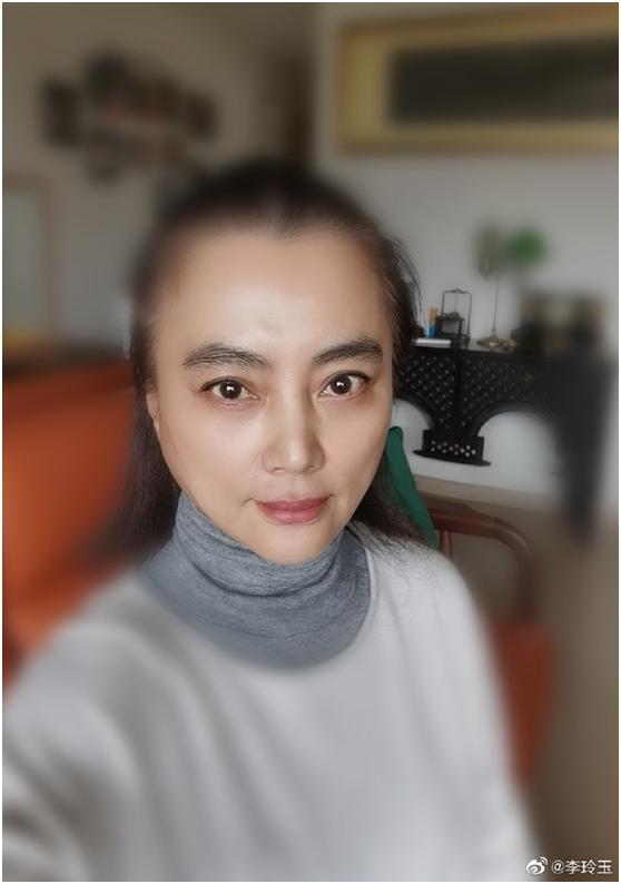 56岁女星住在房子里,五十多岁女人房间装饰