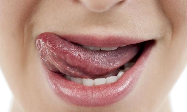 医生看舌头时怎么伸舌头,为什么医生总是伸舌头