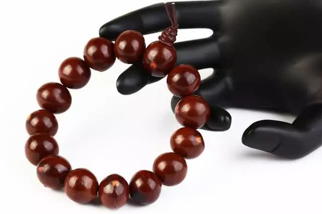 男士细手腕适合戴什么文玩,适合夏天佩戴的文玩男