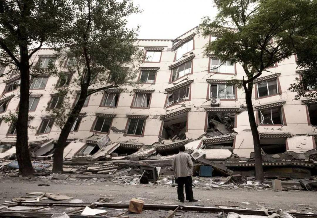 地震发生时高层住宅的几层最危险,地震发生时低楼和高楼哪个更安全