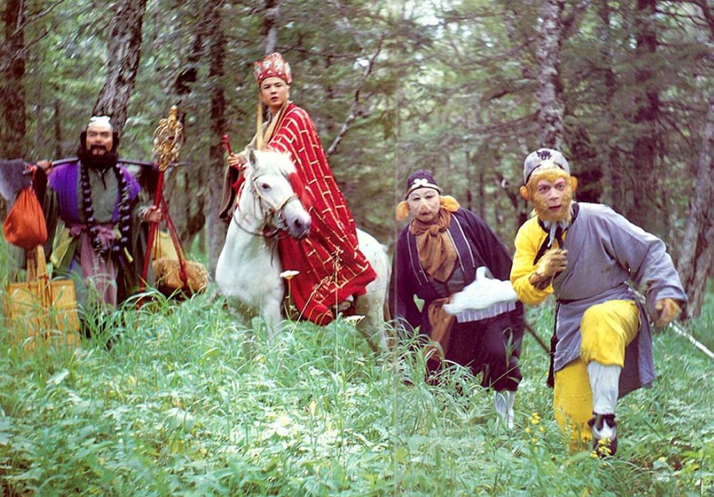 86版西游记总导演杨洁遗体追悼会,西游记导演杨洁给六小龄童示范