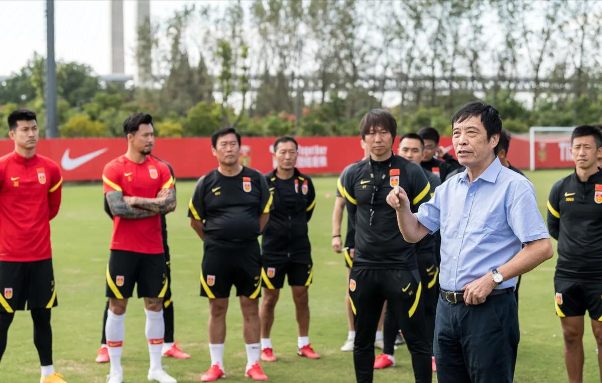 国足应向朝鲜男足学习朝鲜队在2010年世界杯只与巴西差一粒进球