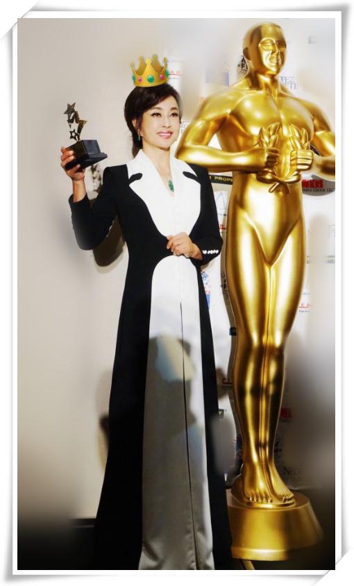 刘晓庆不化妆照片曝光,63岁刘晓庆出席活动大秀锁骨皮肤