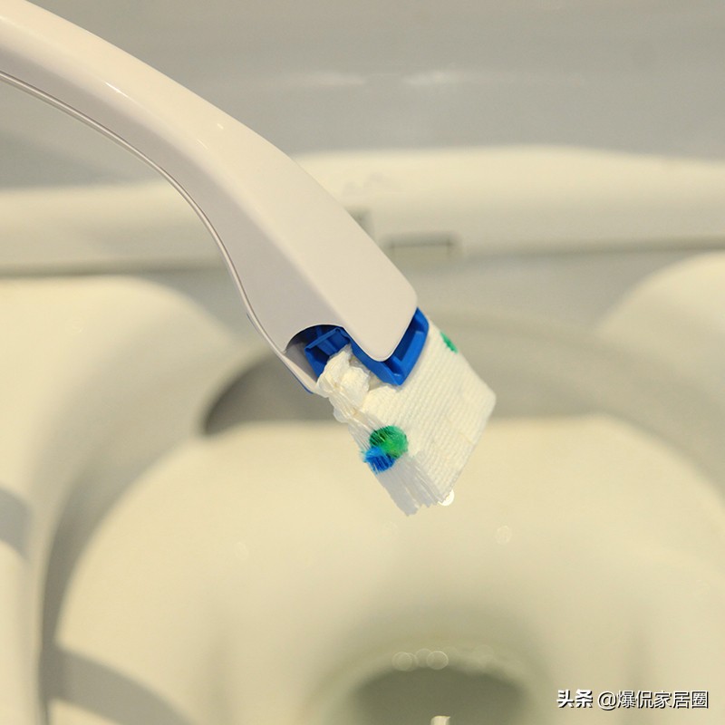卫生间蓝泡泡会污染水吗,卫生间用的蓝泡泡有没有危害