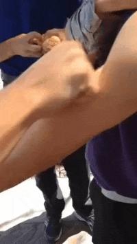 开心一刻gif下雨天,搞笑gif笑到肚子疼意外瞬间特辑