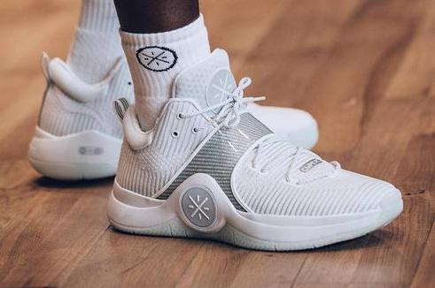 韦德之道10低帮wow耐磨,李宁韦德之道10wow实战