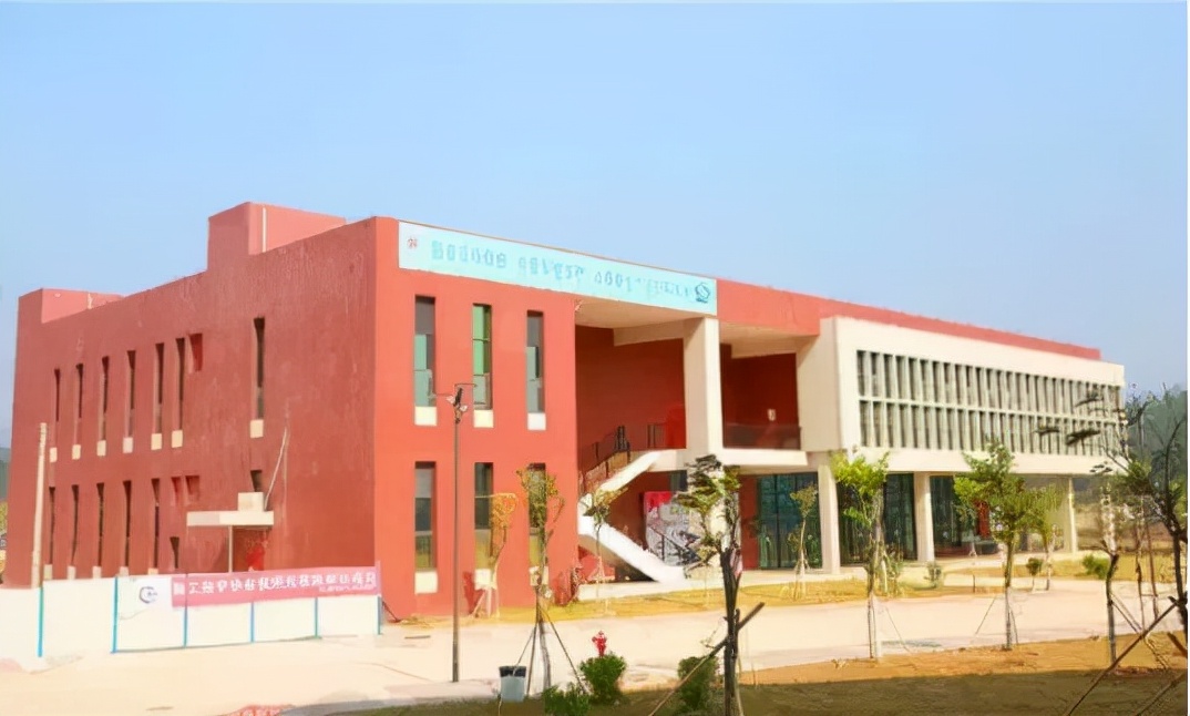 广东岭南职业技术学院上本科的人,广东岭南职业学院读成人大专好吗