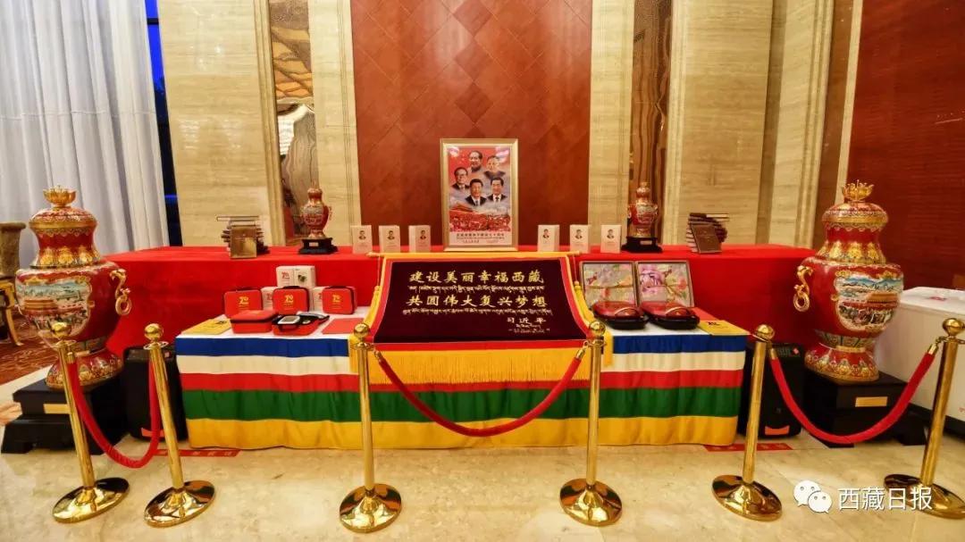 中央代表团赠礼的价值,发放中央代表团赠送的纪念品