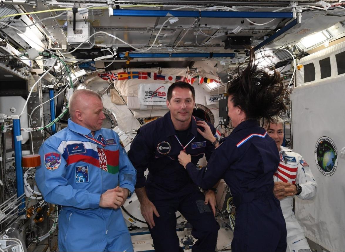 国际空间站中国国旗,国际空间站在太空对接