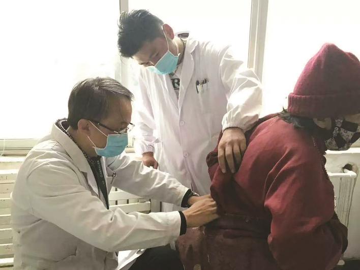 医路格桑花绽放曲麻莱——记抚顺市第十四届“百姓雷锋”优秀团队抚顺市中心医院援青医疗队