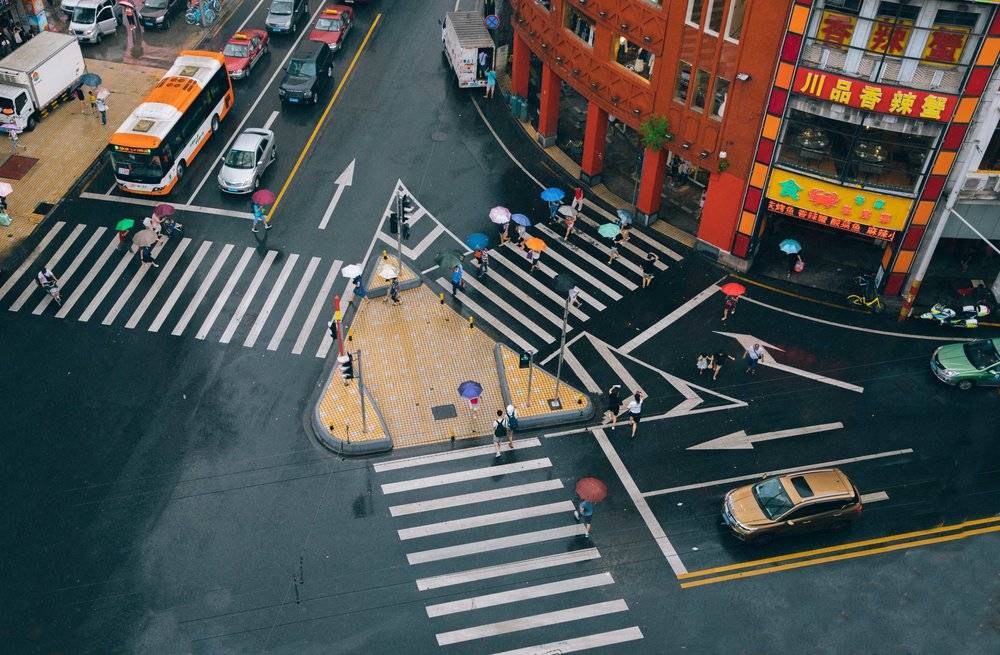 那些通过努力实现梦想的人,那些靠自己努力开上宝马的年轻人