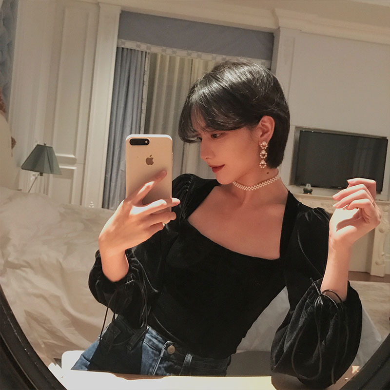 每个女人都爱穿丝绒韩版上衣,这几款更能穿出唯美感