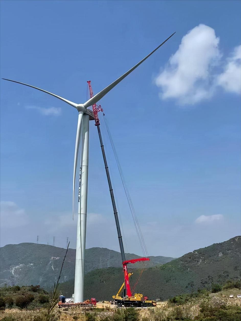 中国工程机械行业崛起,中国最大履带起重机是多少吨