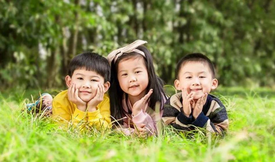 为啥一到幼儿园小孩不说话,为什么孩子一到幼儿园就说不去