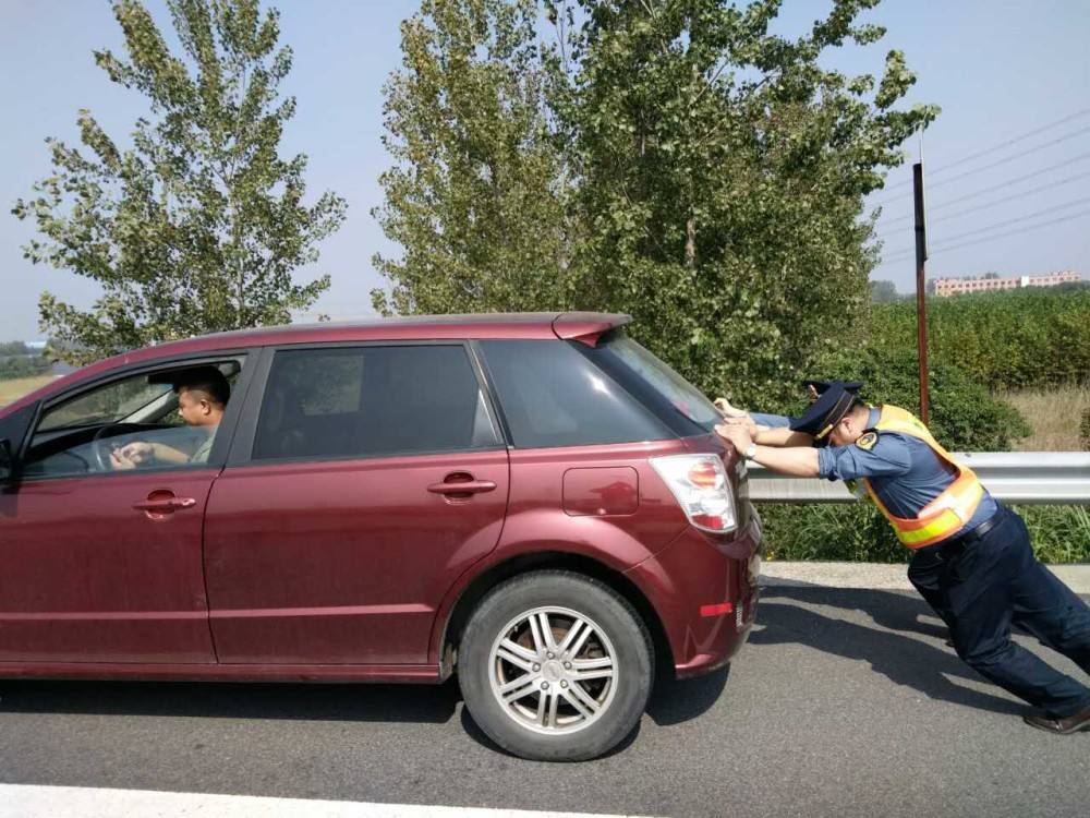 汽车油表灯亮了再跑伤车吗,汽车油表灯亮了还能走多远