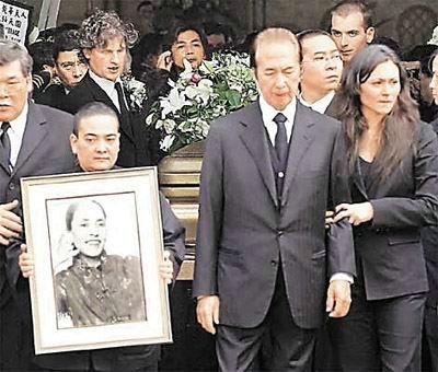 何鸿燊原配黎婉华年轻时照片,何鸿燊黎婉华为什么不合葬