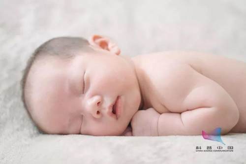 为什么宝宝屁股上有淤青,为什么新生婴儿屁股有黑青