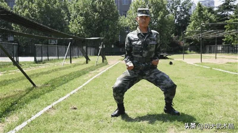 兵哥教你*首匕**格斗术(可用防身笔代替),招式简洁,刀刀击要害