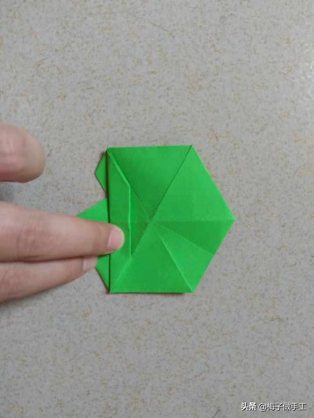 怎么折实心六芒星,手工折纸四角星怎么折