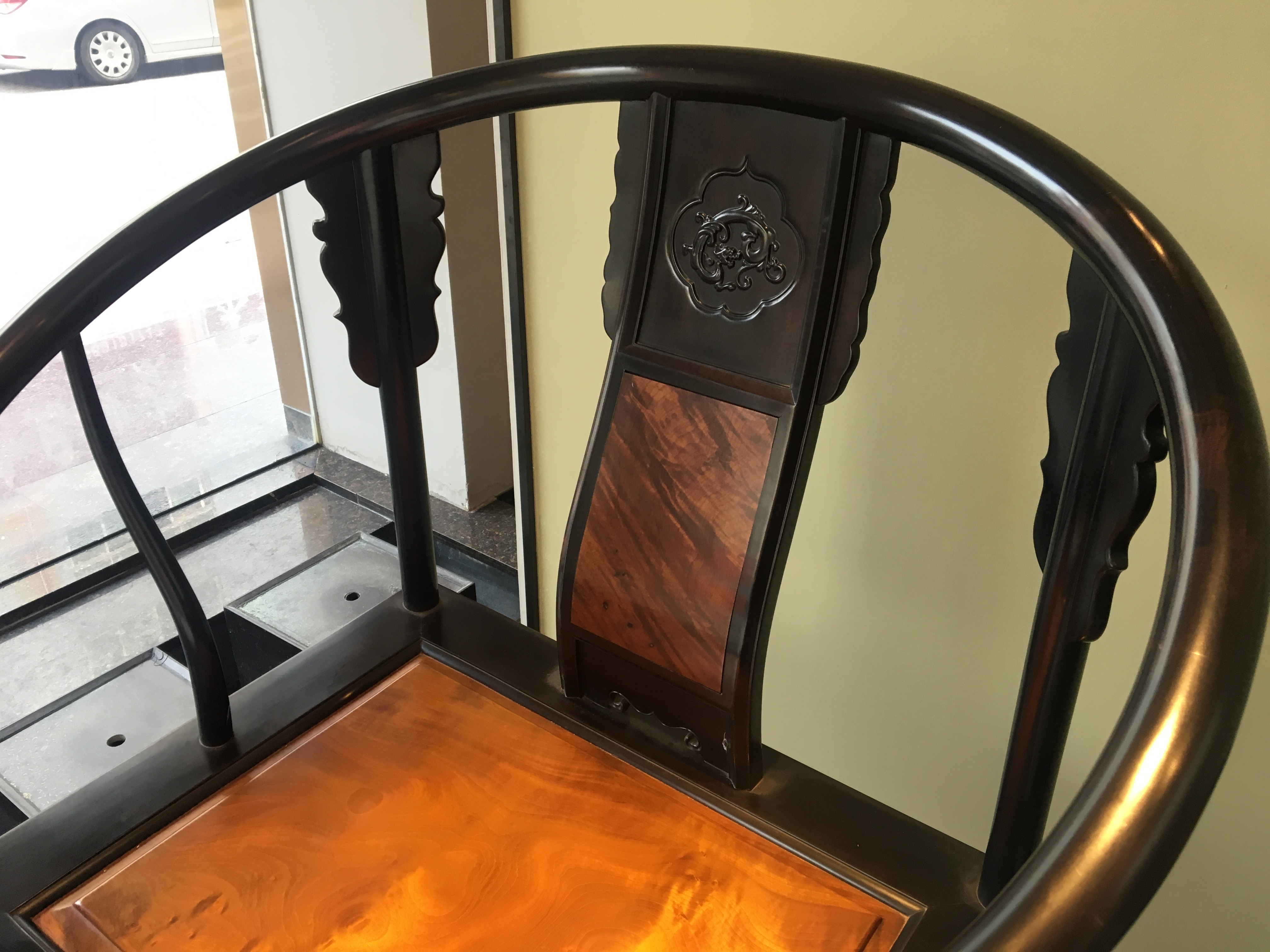 中式便宜红木家具圈椅搭配效果图,红木家具圈椅解析图片