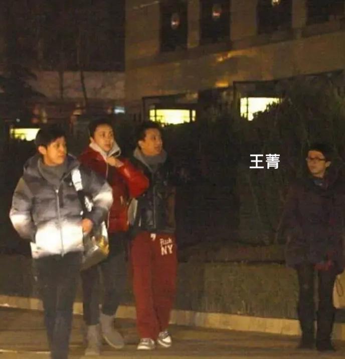 绯闻对象有男有女，但45岁感情仍成谜，他到底在顾忌什么？