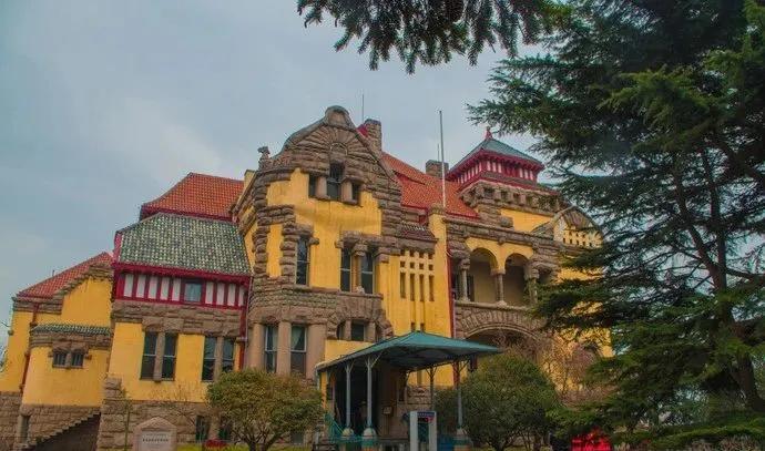 青岛是一座非常值得参观的城市,青岛不是一线城市吗